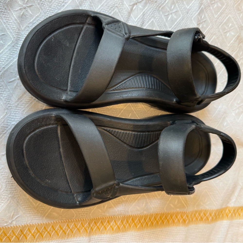 Teva Black Women's Hurricane Sandals size 7
